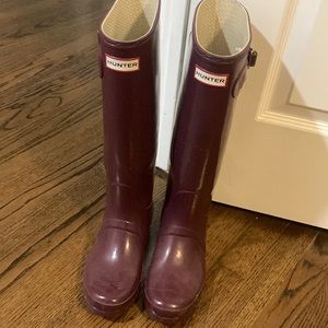 Hunter rain boots in good condition. Would make a perfect school pair!